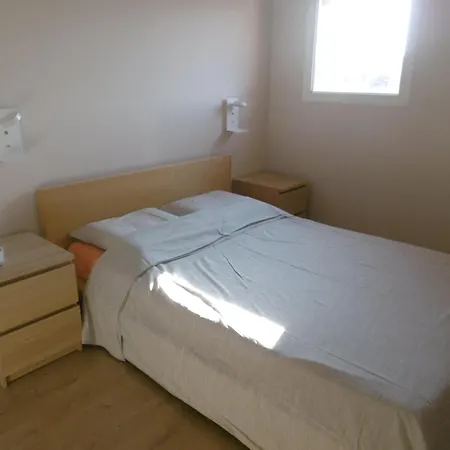 Holiday home 3 Ch. Avec Jardin, Piscine, Parking Et A 400m - - Fr-1-472-151 *
