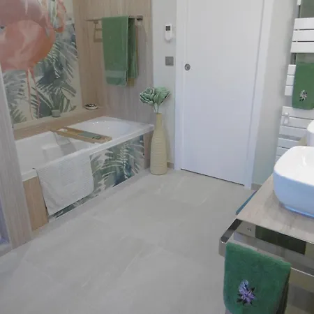 3 Ch. Avec Jardin, Piscine, Parking Et A 400m - - Fr-1-472-151 *