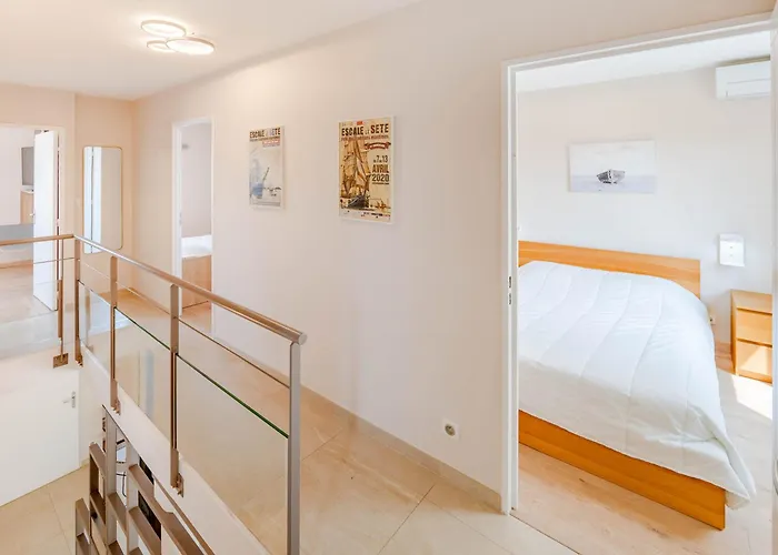 Superbe Villa Avec Piscine En Residence A Sete - Fr-1-472-151